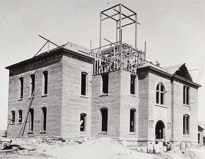Sherman County, Oregon courthouse under construction in 1899.