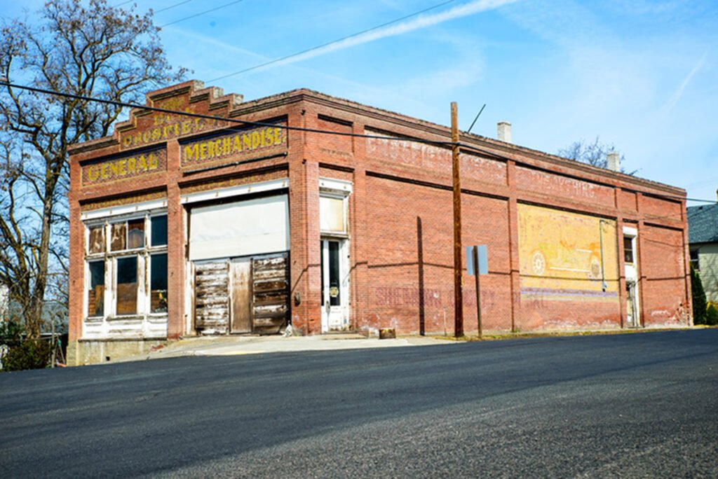 Photo of the Crosfield brick commercial building, Wasco, Oregon
