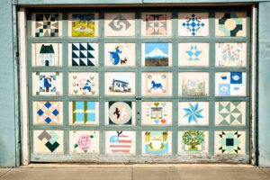 Nell Melzer Shop Quilt Door. Photo by Jeremy Lanthorn.