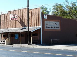 Photo of Wasco's Goose Pit Saloon singage.