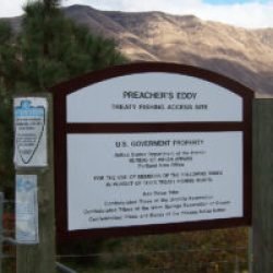 Photo of Preacher's Eddy sign on teh COlumbia RIver near Rufus.