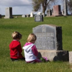 Photo of Bethany Lohrey & Karolyn Kaseberg at Van-Gilder grave in Sun Rise Cemetery near Wasco, Oregon.